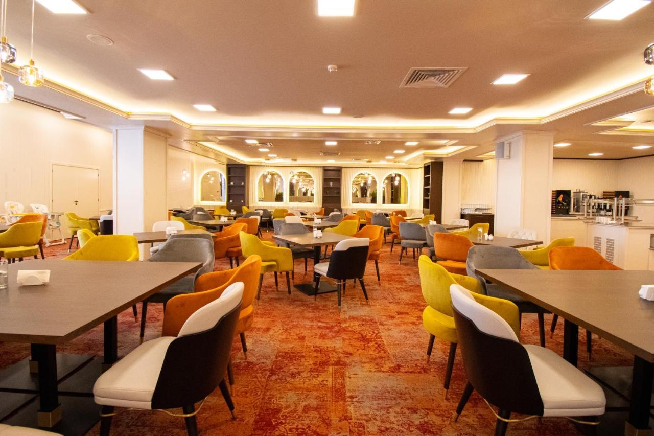 Admiral Hotel Sables d'or Extérieur photo The interior of the lounge