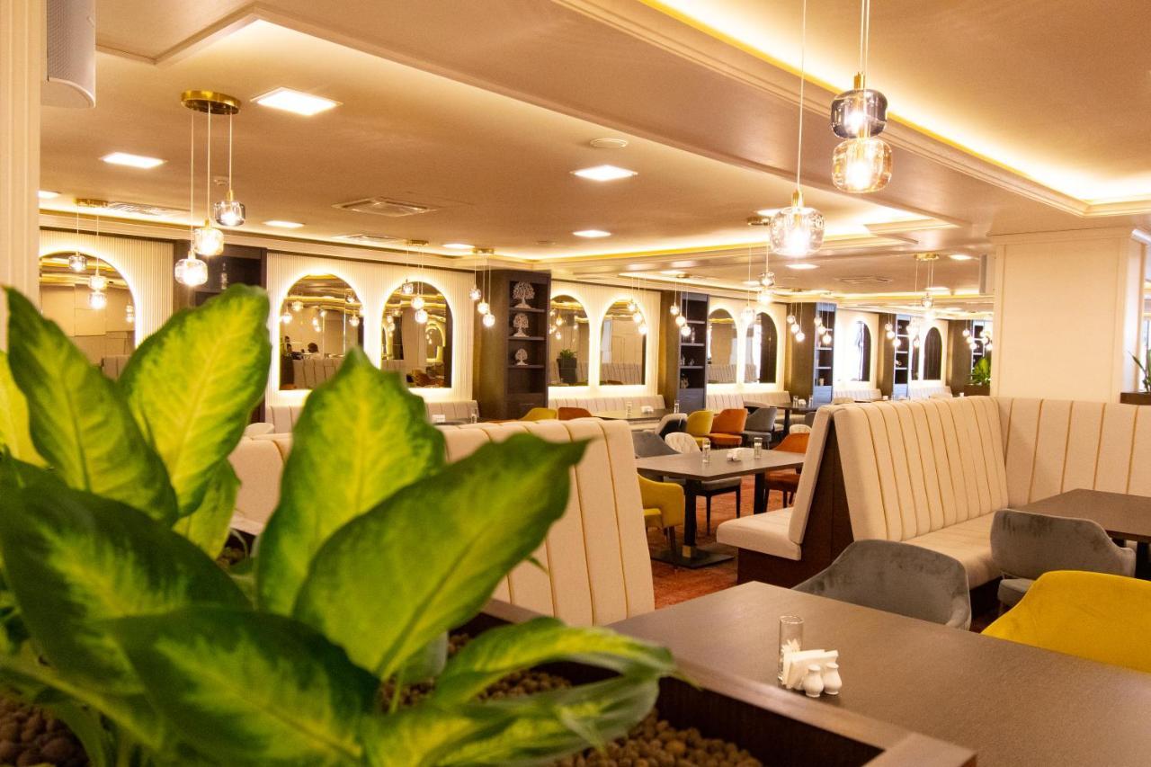 Admiral Hotel Sables d'or Extérieur photo The interior of the restaurant
