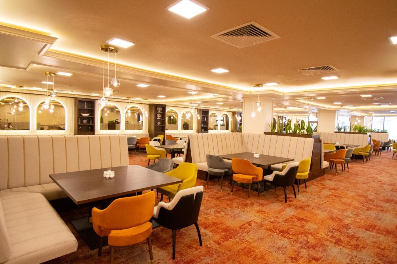 Admiral Hotel Sables d'or Extérieur photo The interior of the restaurant