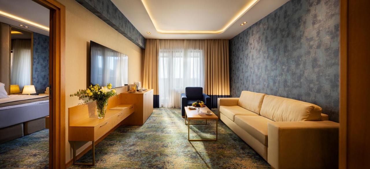 Admiral Hotel Sables d'or Extérieur photo A suite at the hotel