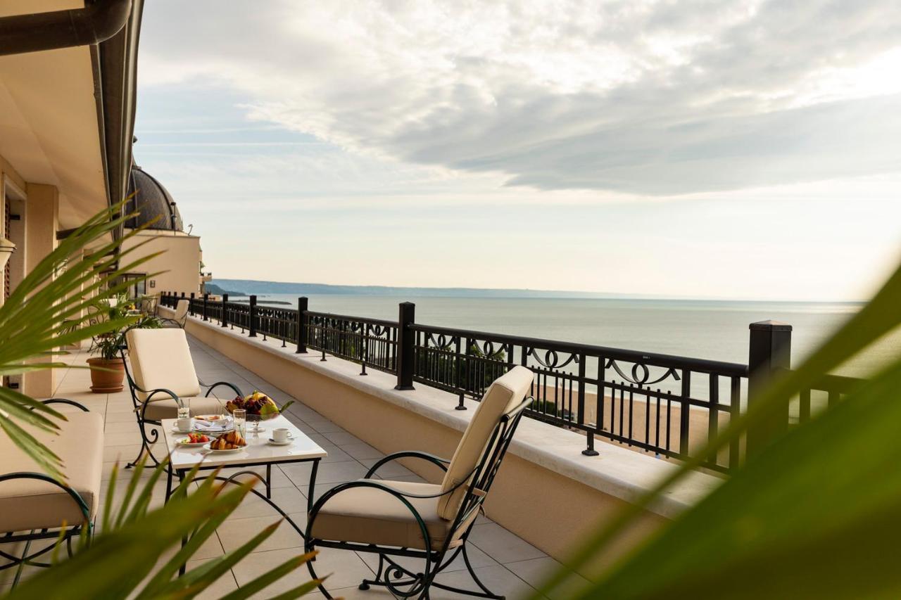 Admiral Hotel Sables d'or Extérieur photo A view from the balcony of a suite at the Four Seasons Hotel