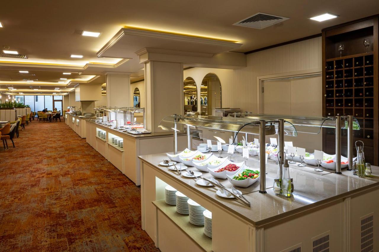 Admiral Hotel Sables d'or Extérieur photo A buffet at a hotel