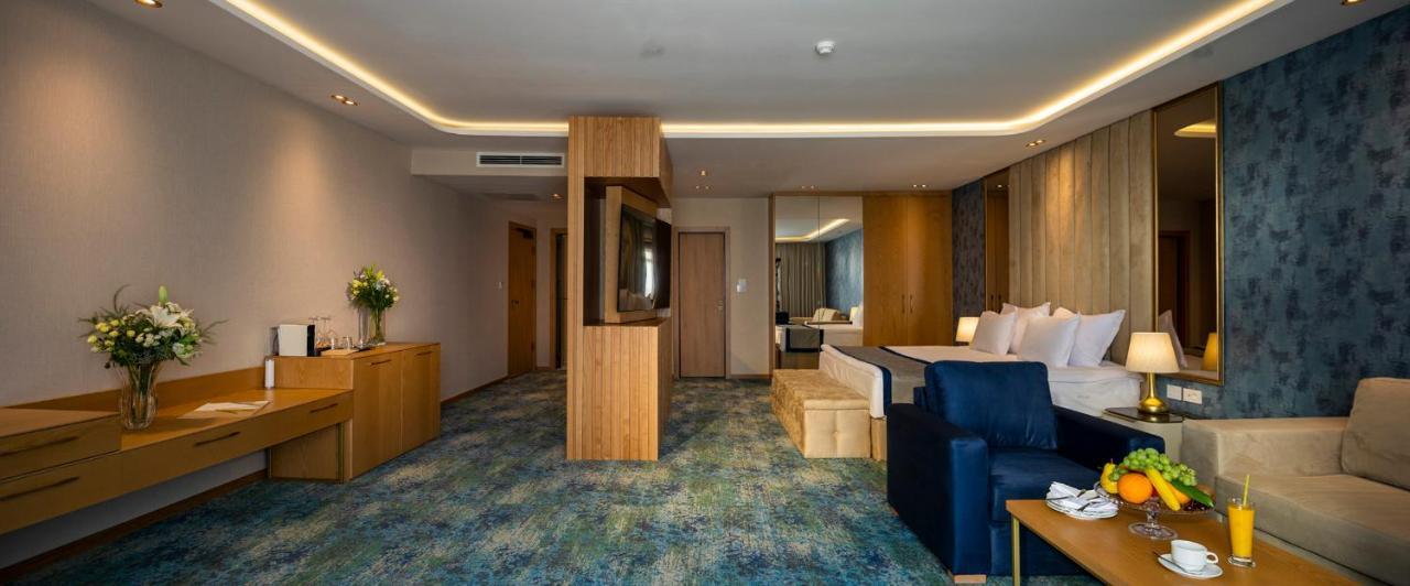 Admiral Hotel Sables d'or Extérieur photo A room at the hotel
