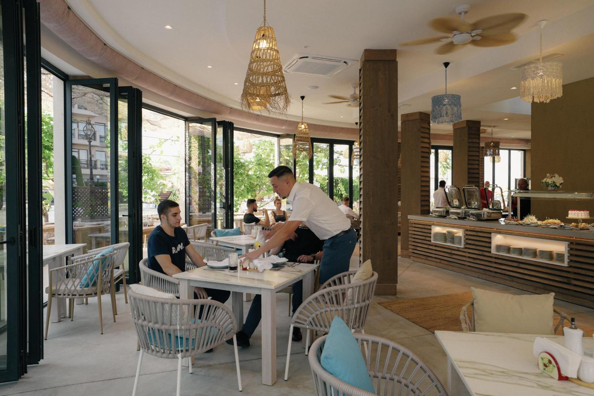 Admiral Hotel Sables d'or Extérieur photo A restaurant in Maldives