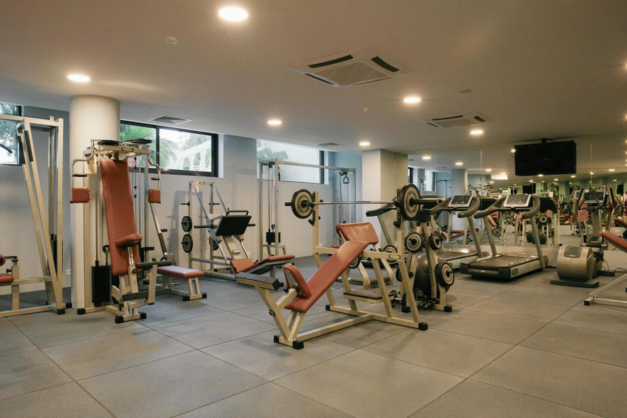 Admiral Hotel Sables d'or Extérieur photo The gym at the hotel