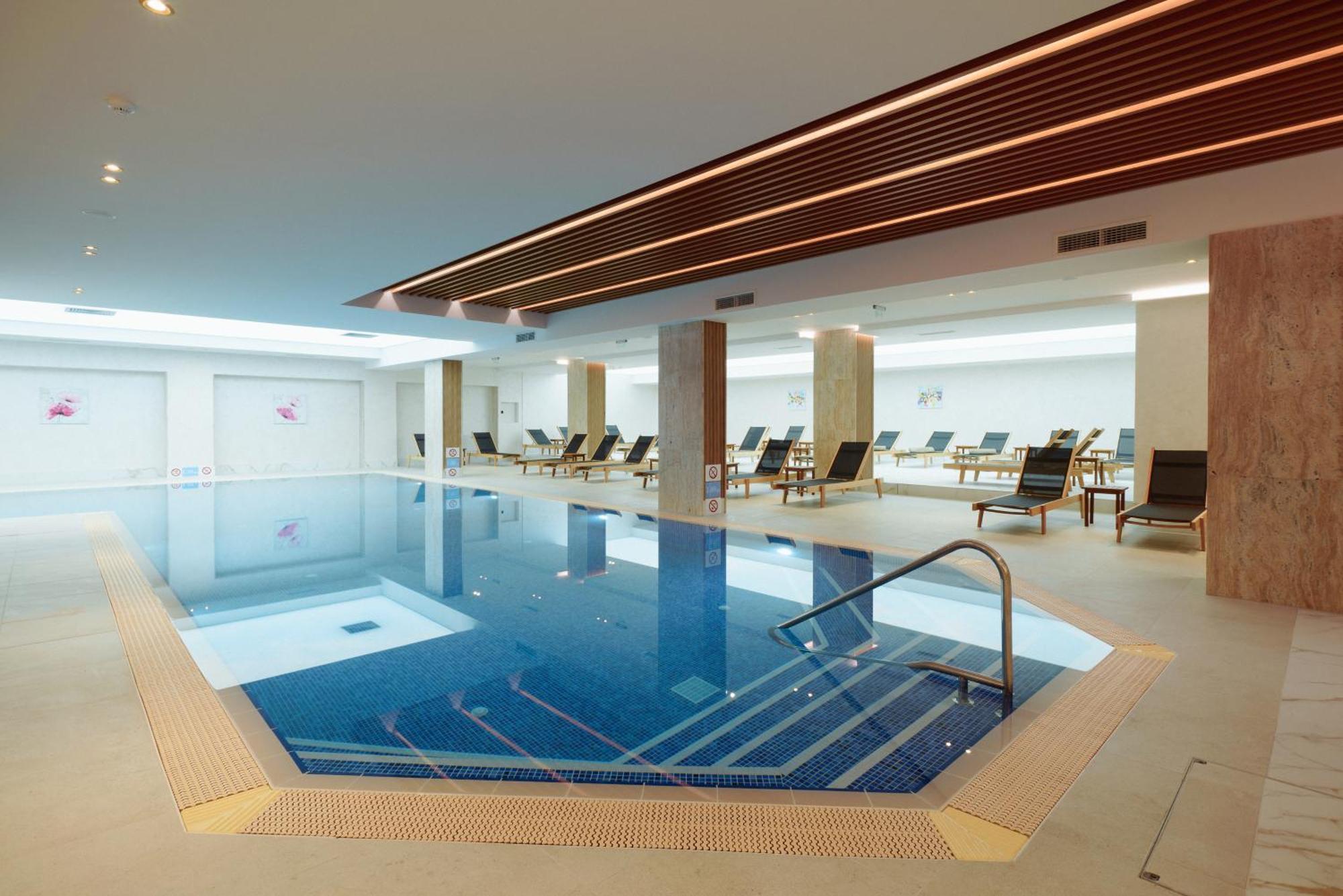 Admiral Hotel Sables d'or Extérieur photo The swimming pool at the hotel