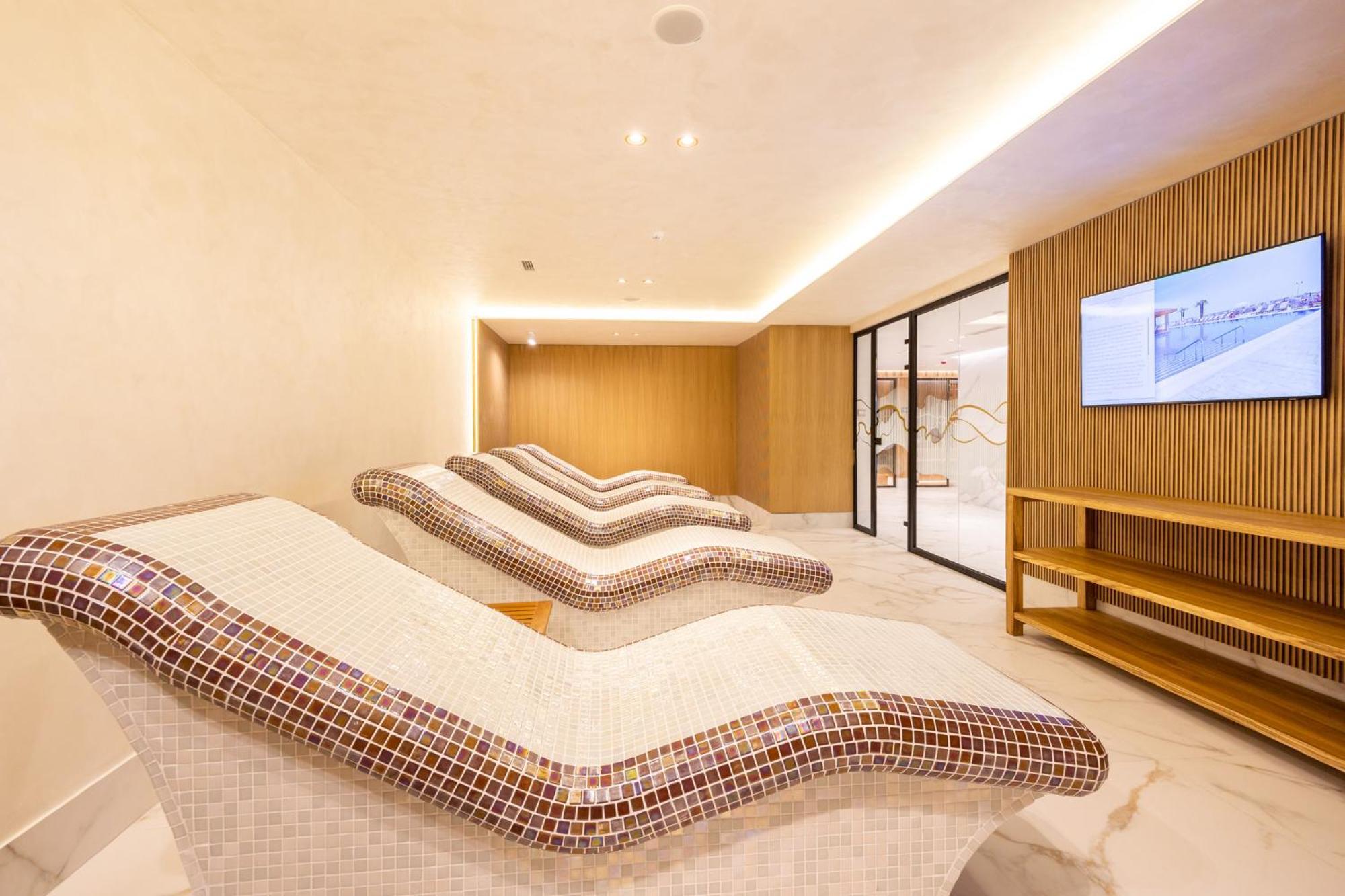 Admiral Hotel Sables d'or Extérieur photo The spa at The Dorchester